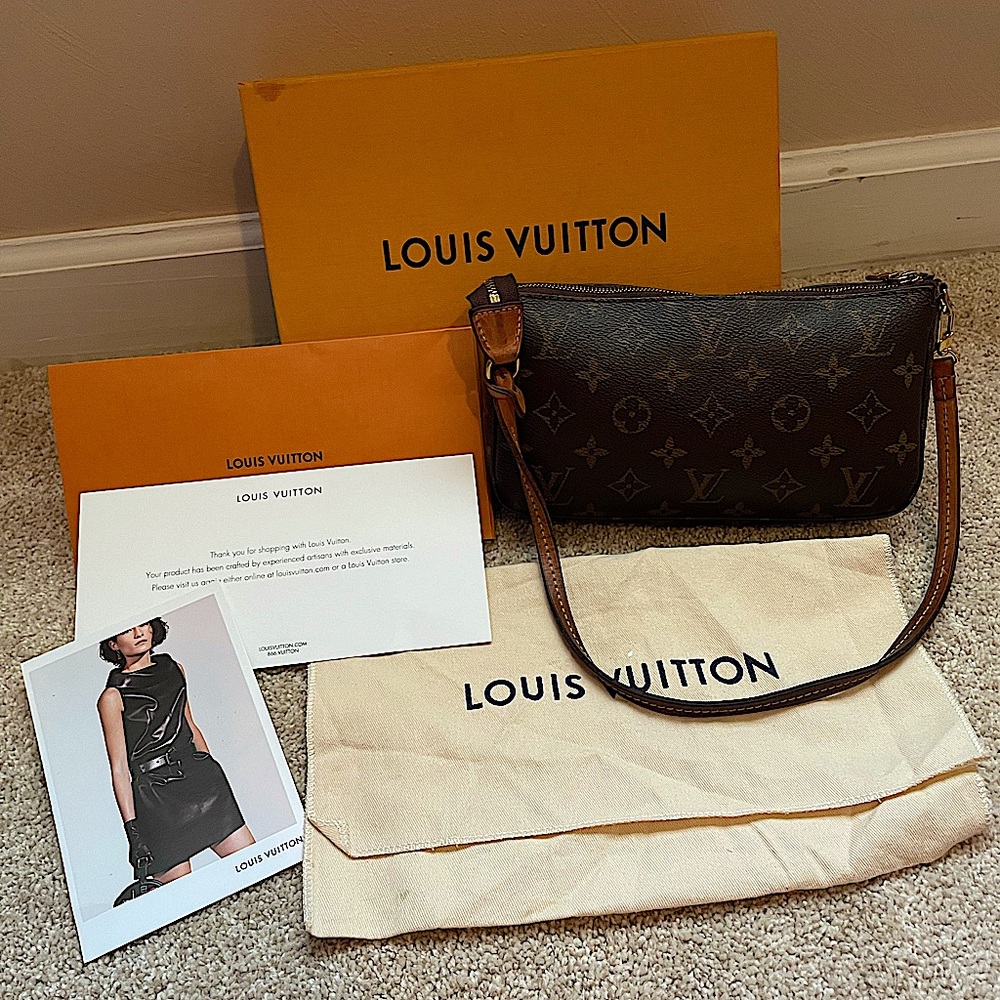 Offers Welcomed❤️ AUTHENTIC*** Louis Vuitton Pochette Bag